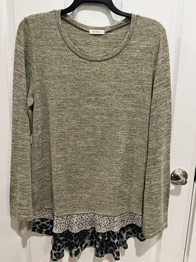 AndTheWhy Black & Grey Knit Layered Tunic with Leopard-Ruffle Hem
